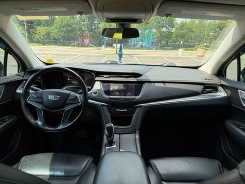 Used 2018 Cadillac XT5 Luxury AWD/4WD image 3