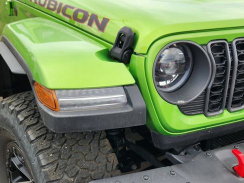 Used 2025 Jeep Wrangler Unlimited Rubicon AWD/4WD image 5