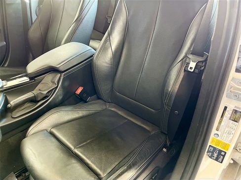 Used 2018 BMW 330i xDrive Sedan w/ Convenience Package image 19