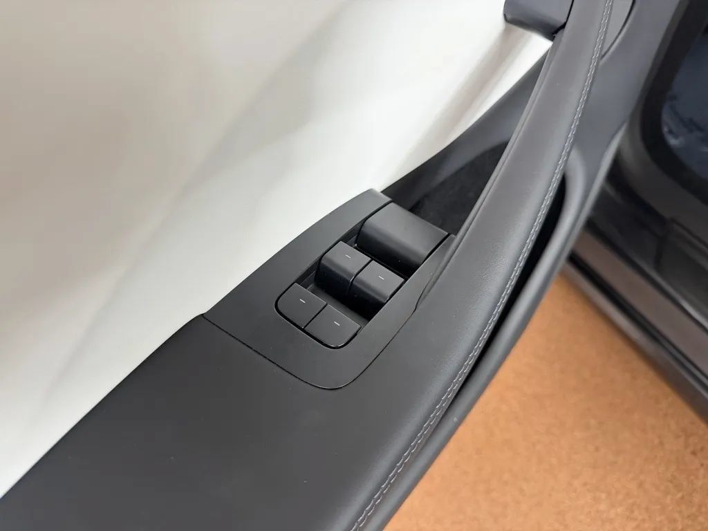 Used 2025 Tesla Model 3 Long Range AWD/4WD image 17