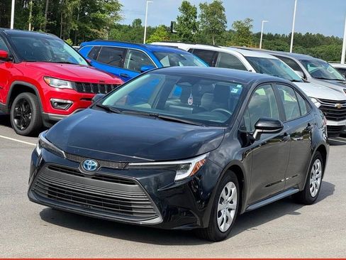 Used 2025 Toyota Corolla LE w/ Convenience Package FWD image 2