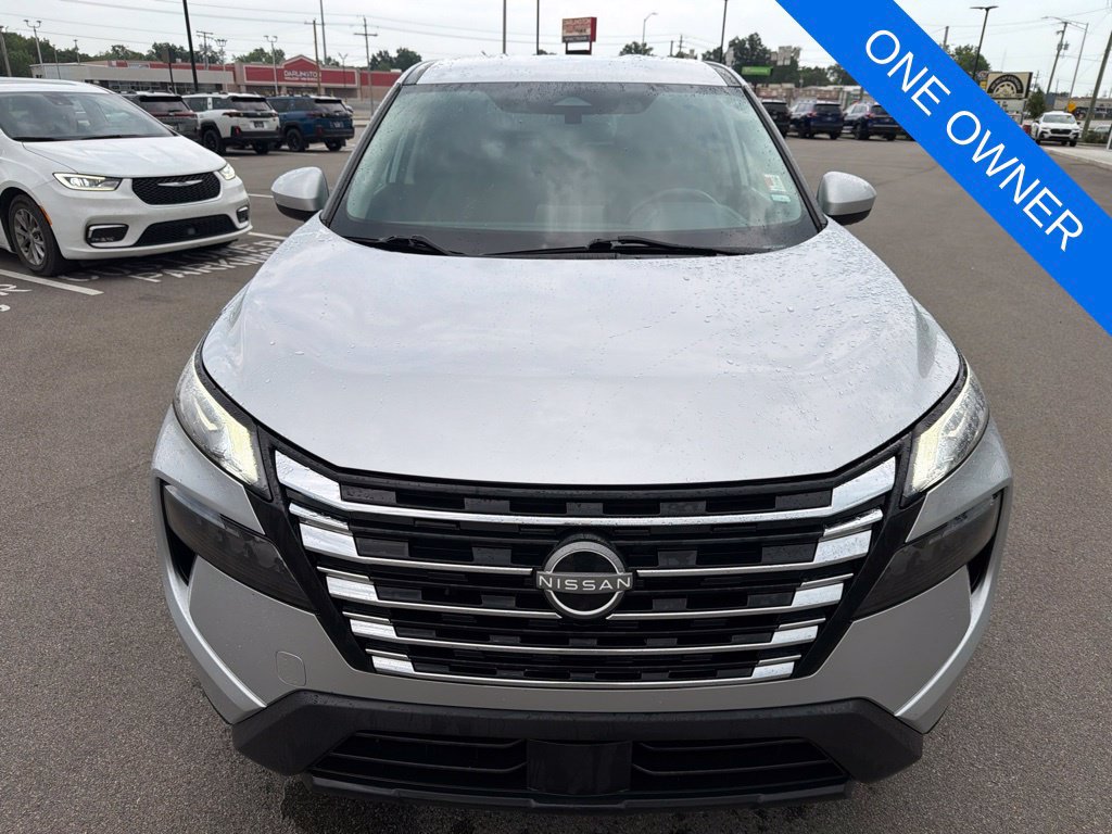 Used 2024 Nissan Rogue SV AWD/4WD image 2