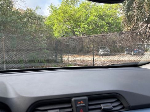 Used 2025 Nissan Versa SV image 17