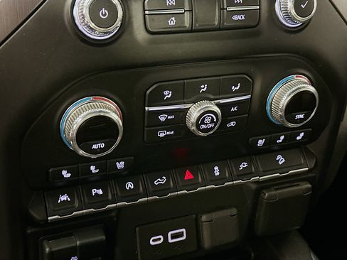 Used 2019 GMC Sierra 1500 AT4 w/ AT4 Premium Package AWD/4WD image 23