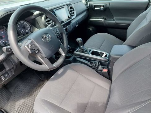 Used 2019 Toyota Tacoma TRD Off-Road w/ Technology Package AWD/4WD image 9