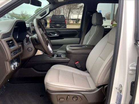 Used 2022 GMC Yukon SLT w/ SLT Premium Package image 15