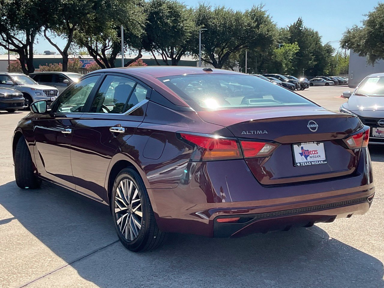 Used 2025 Nissan Altima 2.5 SV FWD image 6