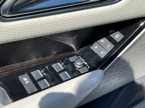 Used 2018 Land Rover Range Rover Velar R-Dynamic SE AWD/4WD image 40