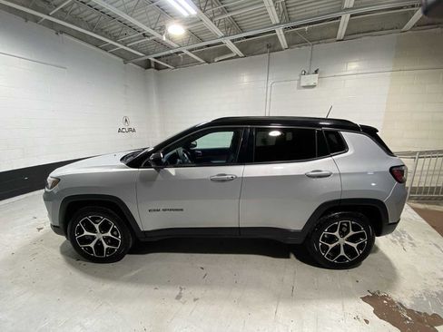 Used 2024 Jeep Compass Limited AWD/4WD image 3