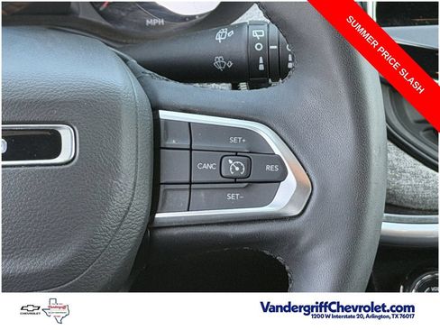 Used 2025 Jeep Compass Latitude w/ Sun & Sound Group AWD/4WD image 14