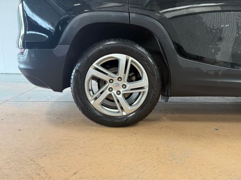Used 2019 GMC Terrain SLE w/ GMC Pro Grade Package AWD/4WD image 9