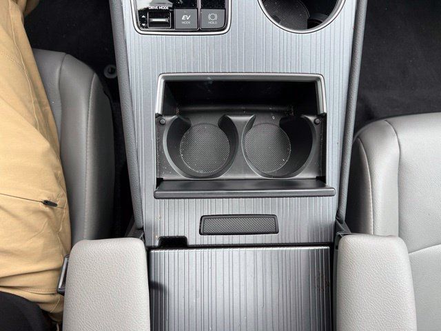 Used 2025 Toyota Sienna XLE w/ XLE Plus Package AWD/4WD image 18