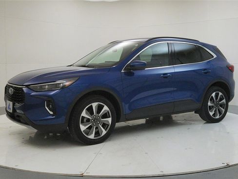 Used 2023 Ford Escape Platinum w/ Premium Technology Package image 3