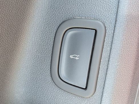 Used 2024 Chevrolet Traverse LT AWD/4WD image 36