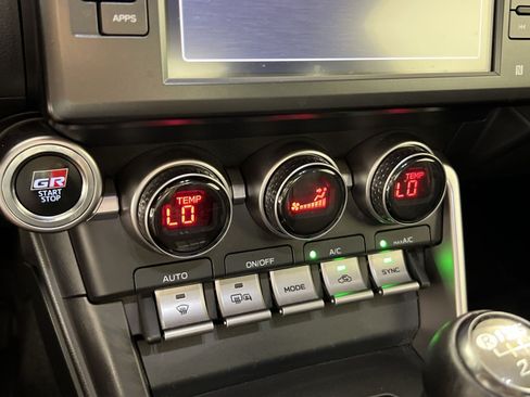 Used 2025 Toyota GR86 Premium w/ Performance Package RWD image 22