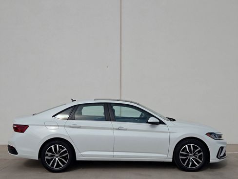 New 2026 Volkswagen Jetta SE image 3