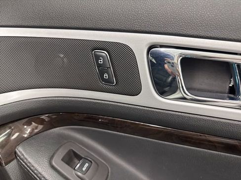 Used 2013 Ford Explorer Limited image 28