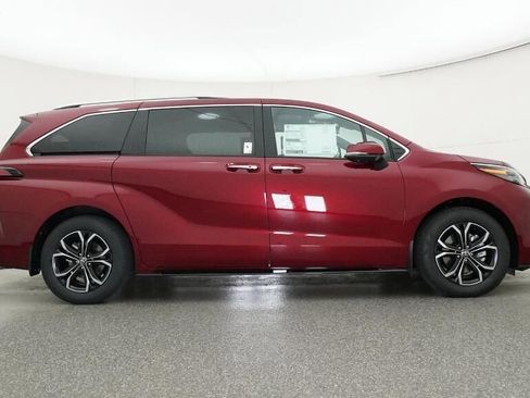New 2026 Toyota Sienna Platinum image 27
