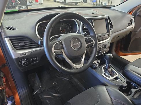 Used 2016 Jeep Cherokee Trailhawk w/ Cold Weather Group AWD/4WD image 16