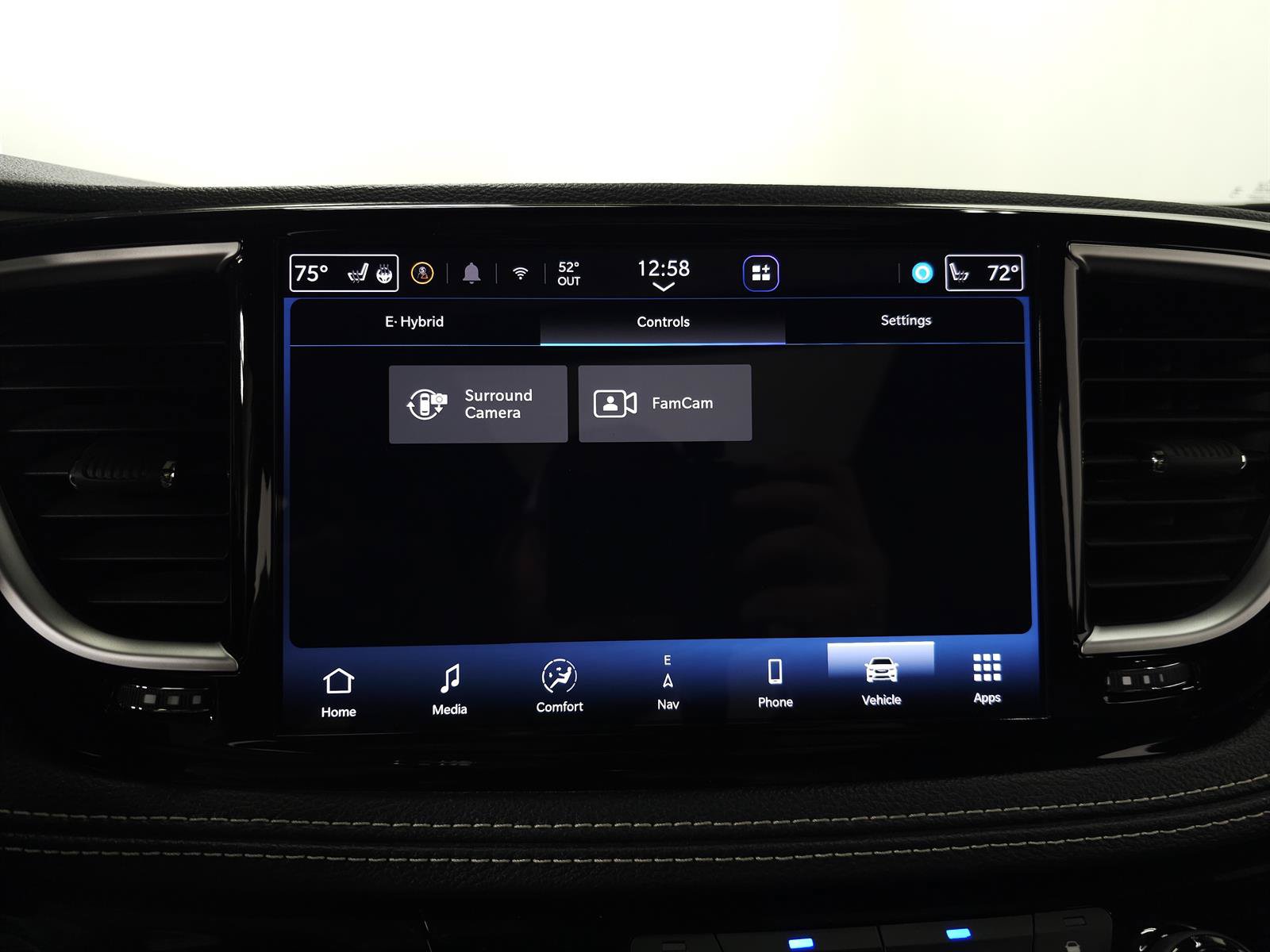 Used 2024 Chrysler Pacifica Premium FWD image 24