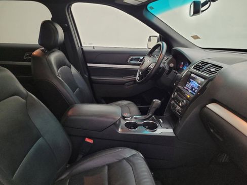 Used 2016 Ford Explorer XLT w/ Equipment Group 202A AWD/4WD image 21
