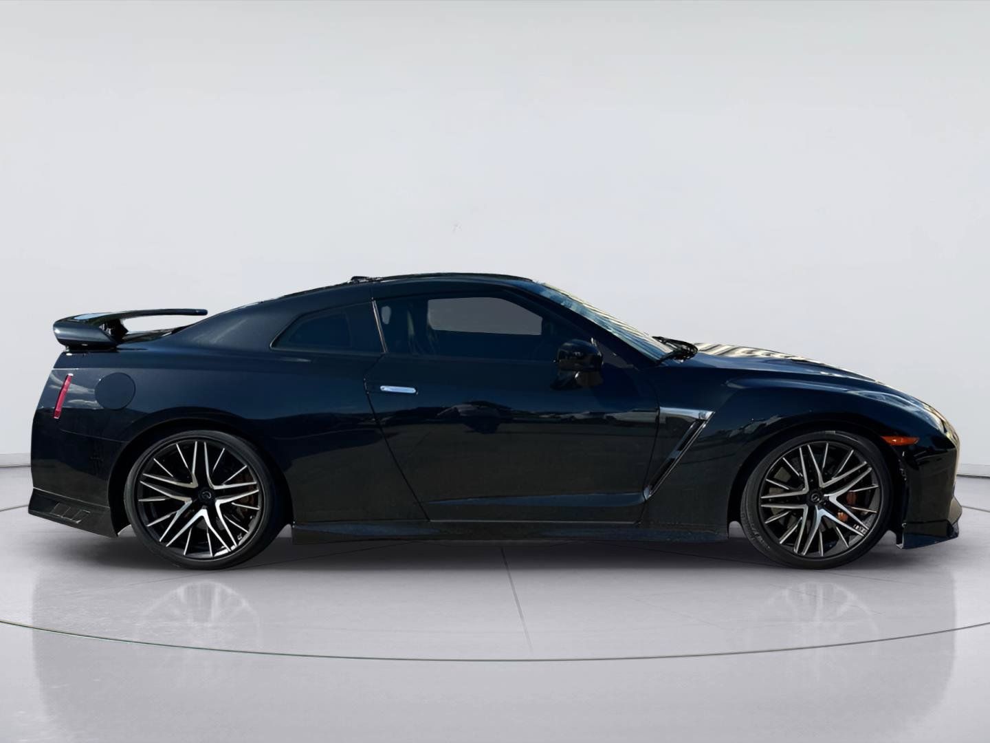 Used 2020 Nissan GT-R Premium w/ Premium Interior Package AWD/4WD image 4