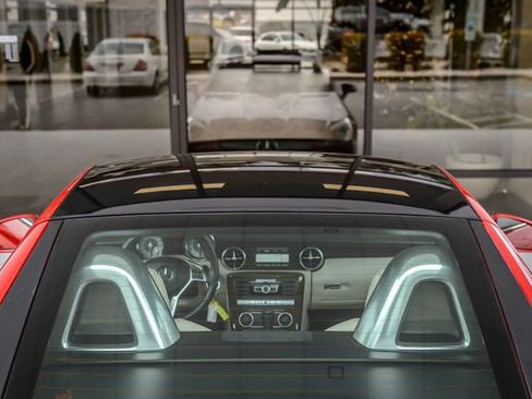 Used 2015 Mercedes-Benz SLK 250 image 16