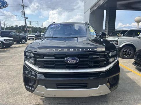 Certified 2025 Ford Expedition Platinum w/ Driver's Package AWD/4WD image 2