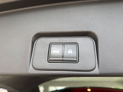 Used 2025 Nissan Rogue SV FWD image 23