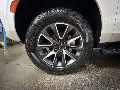 Certified 2024 Chevrolet Suburban Z71 w/ Luxury Package image 10