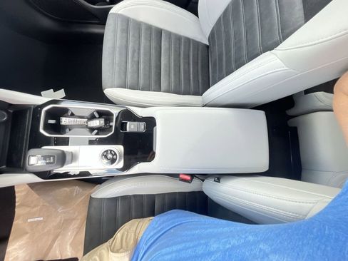 Used 2025 Mitsubishi Outlander SE image 21