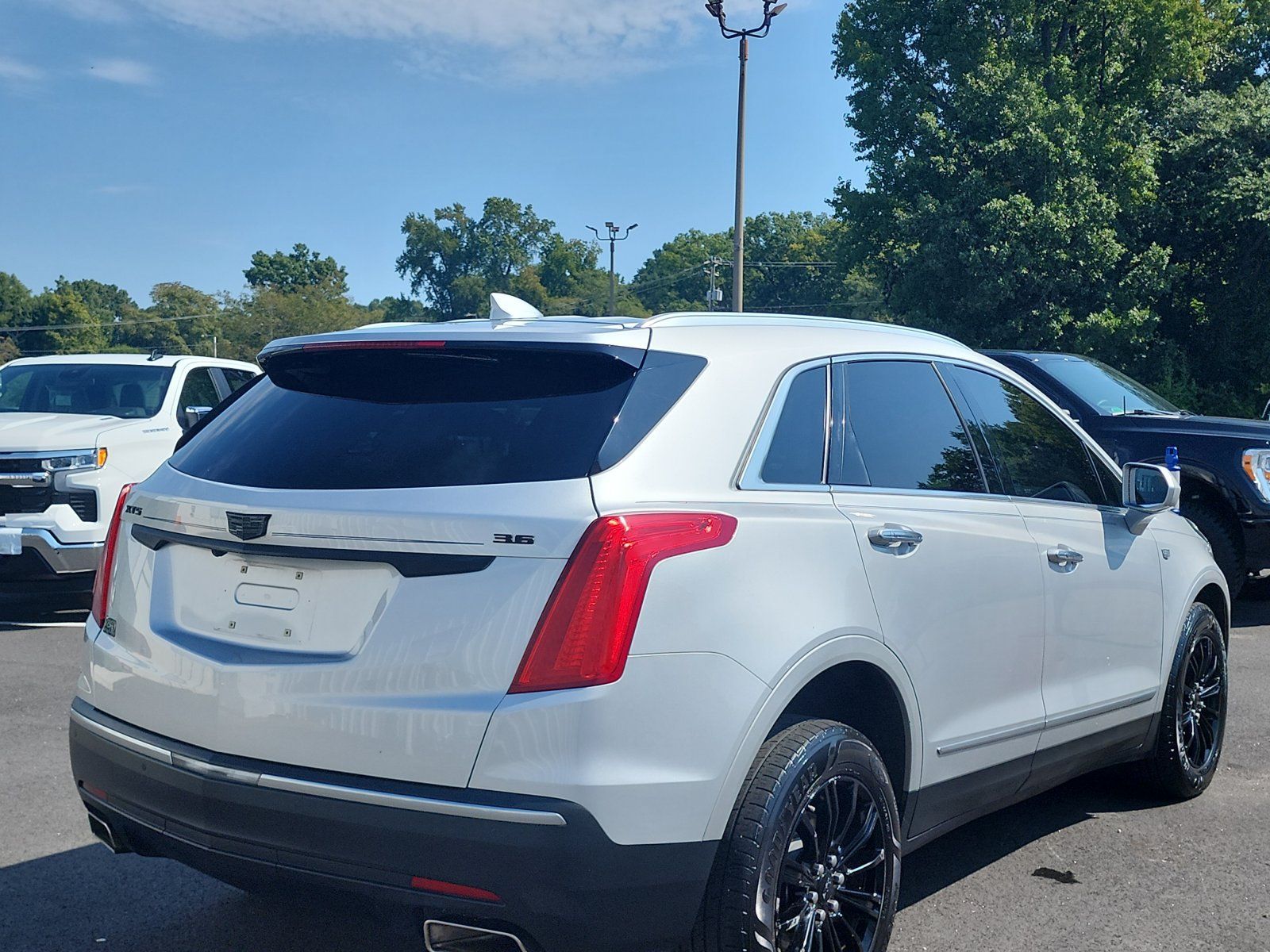 Used 2017 Cadillac XT5 Luxury FWD image 5