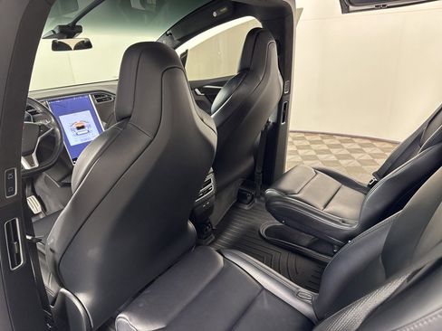 Used 2018 Tesla Model X P100D image 16