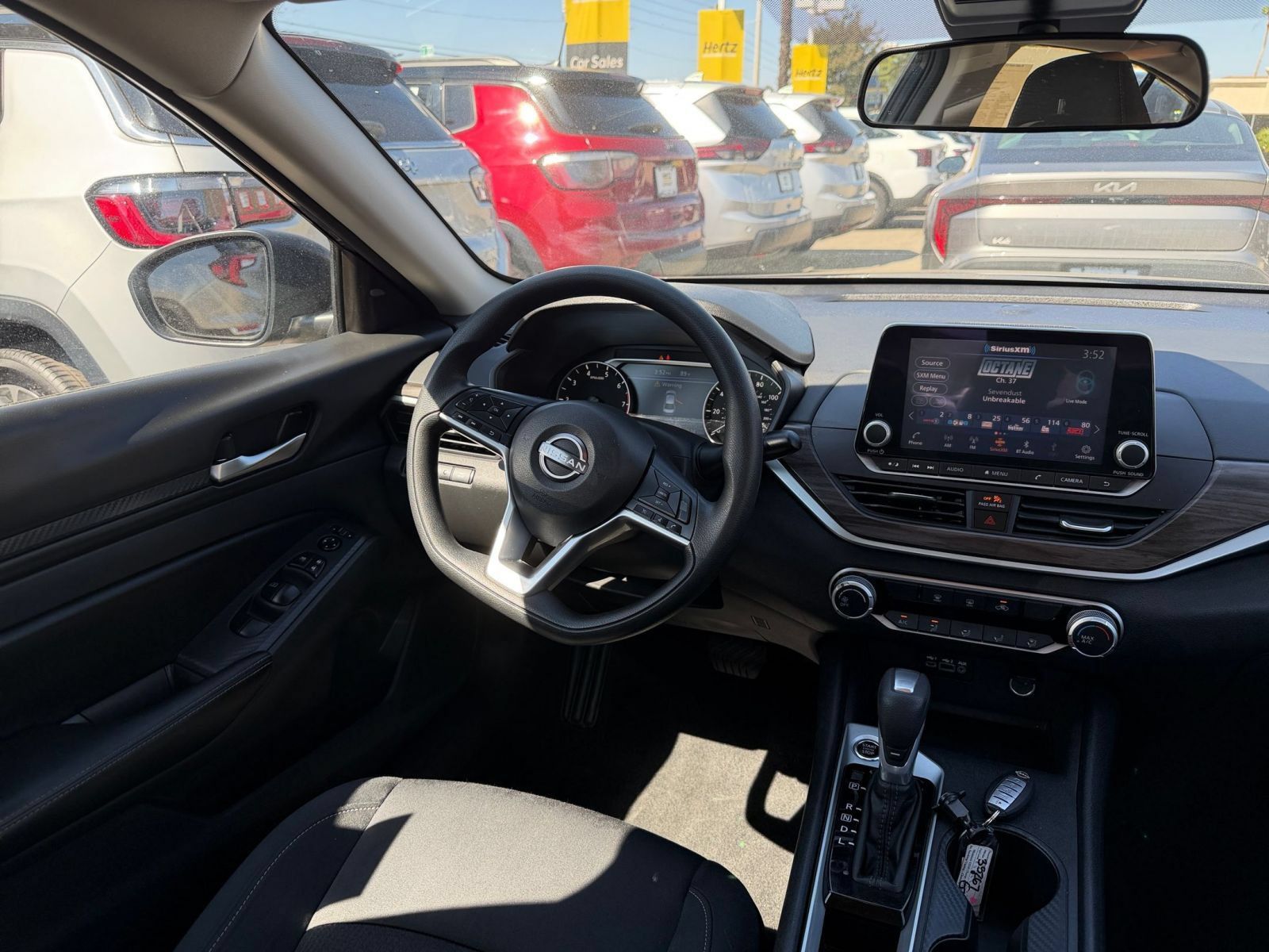 Used 2025 Nissan Altima 2.5 SV FWD image 33