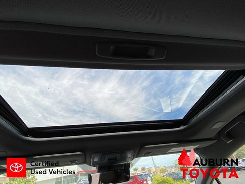 Used 2024 Toyota Sienna Platinum AWD/4WD image 31