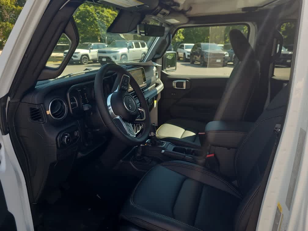 New 2026 Jeep Wrangler Unlimited Sahara AWD/4WD image 9