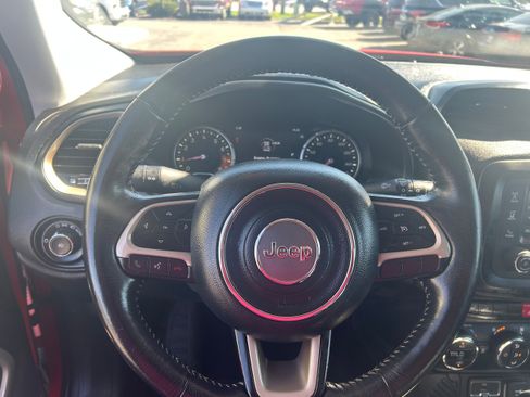 Used 2016 Jeep Renegade Limited image 8