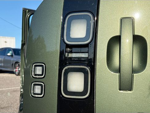 New 2026 Land Rover Defender 110 X-Dynamic SE image 10