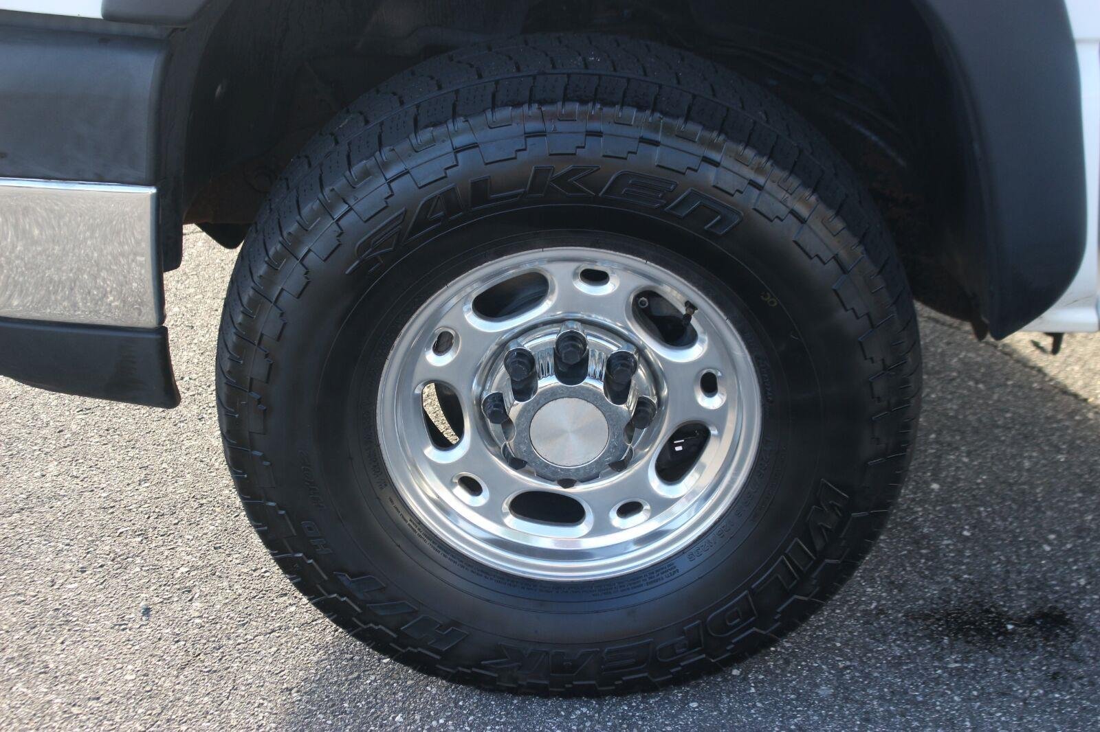 Used 2007 Chevrolet Silverado 2500 W/T w/ Heavy-Duty Power Package AWD/4WD image 30