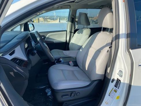 Used 2020 Toyota Sienna Limited Premium AWD/4WD image 21