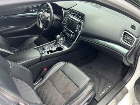 Used 2019 Nissan Maxima SR w/ Premium Package FWD image 17
