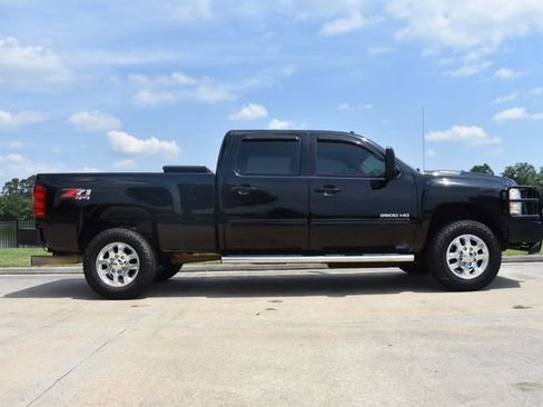 Used 2014 Chevrolet Silverado 2500 LTZ w/ LTZ Plus Package AWD/4WD image 3