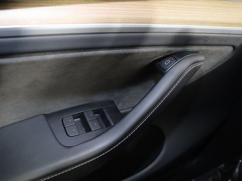 Used 2024 Tesla Model Y Long Range image 27