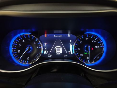 Used 2023 Chrysler Pacifica Touring-L image 21