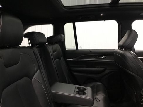 Used 2024 Jeep Grand Cherokee Limited w/ Luxury Tech Group II AWD/4WD image 23