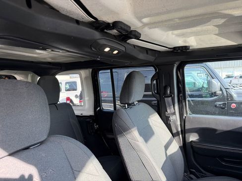 Used 2024 Jeep Wrangler Unlimited Sahara AWD/4WD image 16