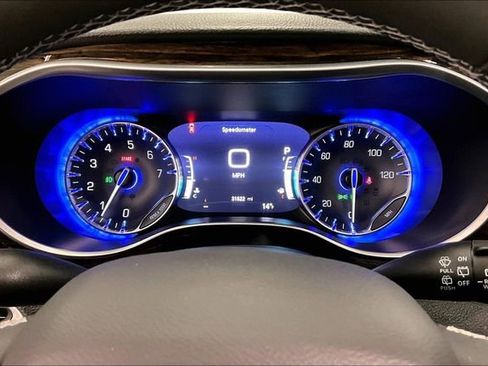 Used 2024 Chrysler Pacifica Limited FWD image 27