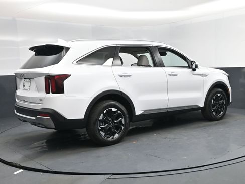 New 2026 Kia Sorento S image 4
