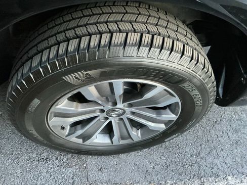 Used 2018 Nissan Titan SL image 8