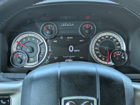 Used 2018 RAM 1500 Laramie w/ Convenience Group AWD/4WD image 29
